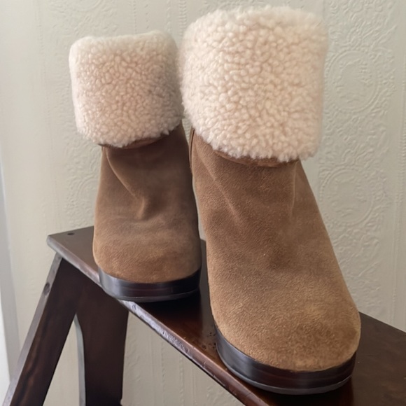 UGG FUR LINED HEEL BOOTIES TAN SIZE 6 - Picture 3 of 14